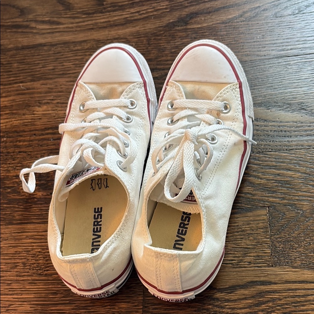 Converse White Canvas Sneakers Timeless Low-Top Design